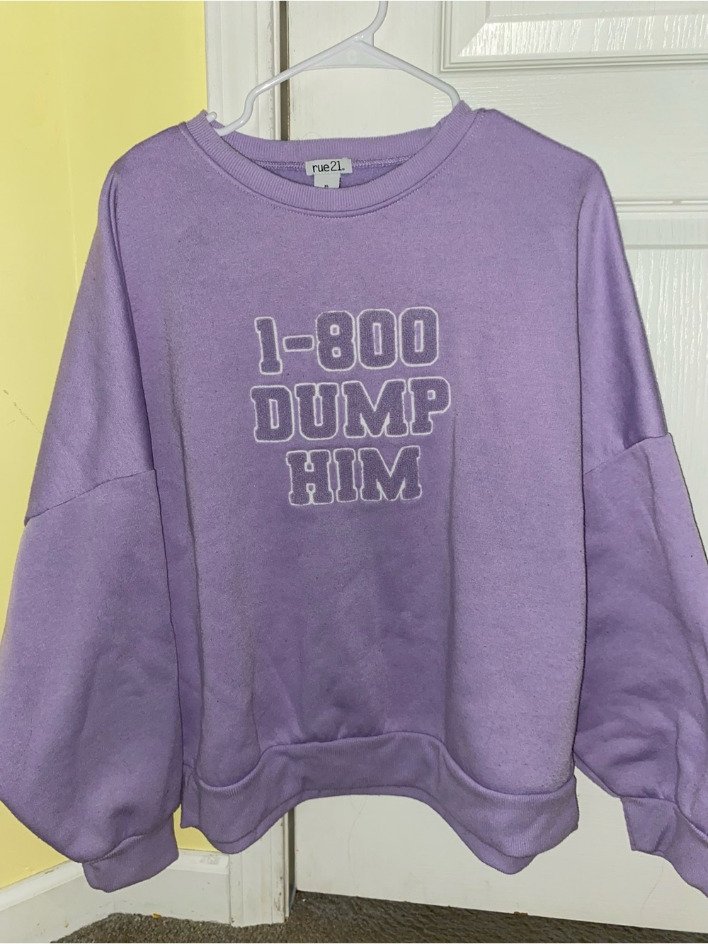 Rue21 Lavender Crewneck Sweatshirt with "1-800 DUMP HIM" Graphic